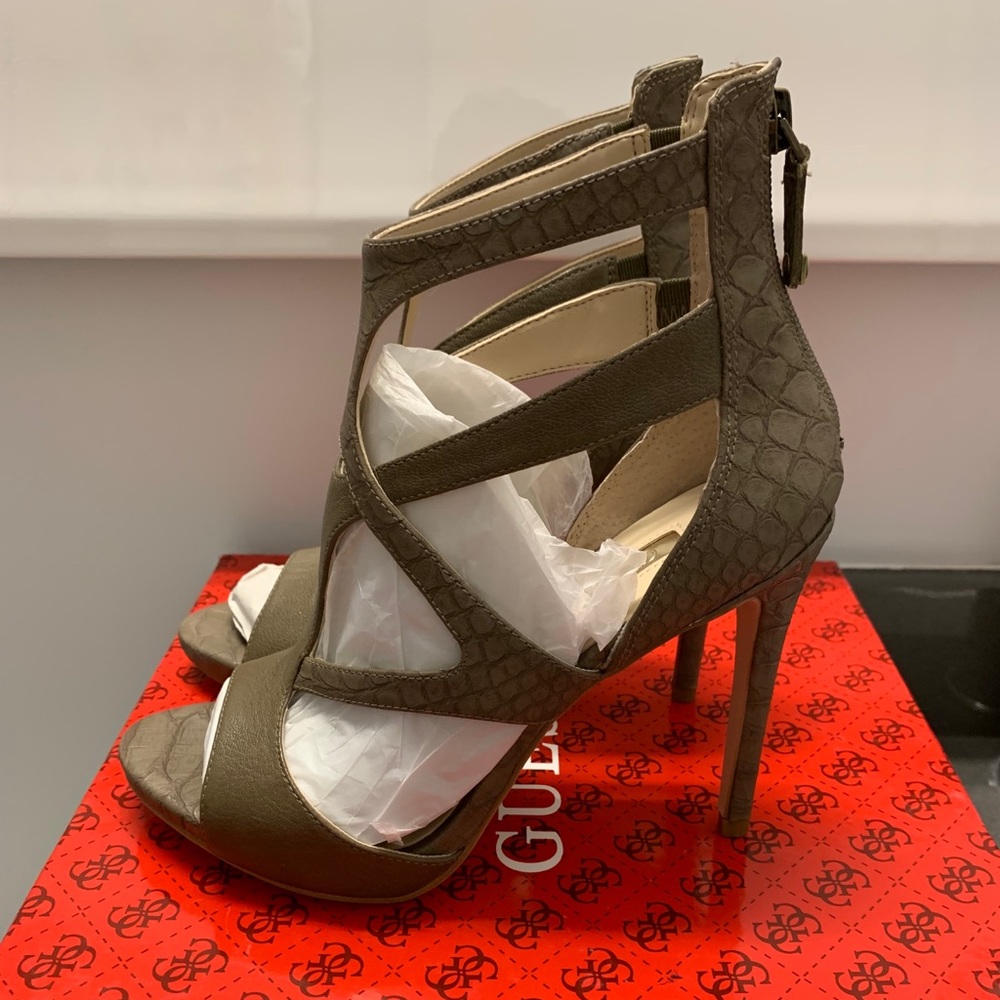 BNIB✨ GUESS Strappy Leather Heels Size 6.5